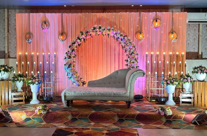 Elegant Floral Ring Wedding Stage Decoration