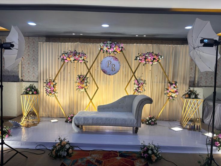 Elegant Golden Frame Wedding Stage Decor