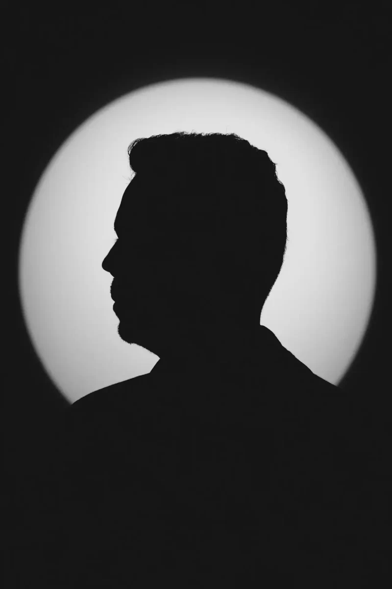 Silueta Juan Musán DUAL PRODUCTORA