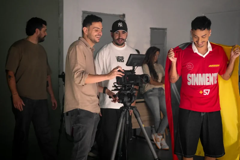 Filmmaker profesional en estudio de video en Medellín, Colombia | DUAL PRODUCTORA