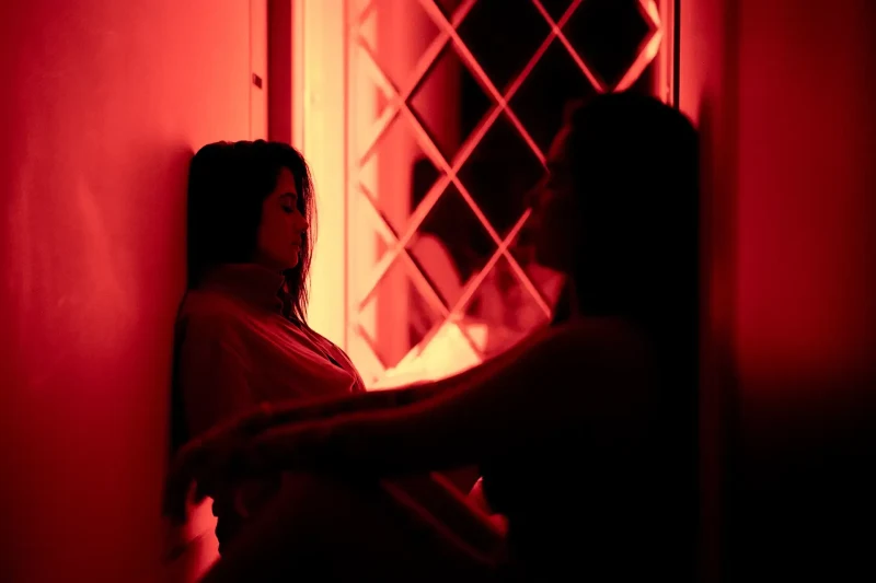 Fotografía cinematográfica y retrato creativo con iluminación profesional | DUAL PRODUCTORA