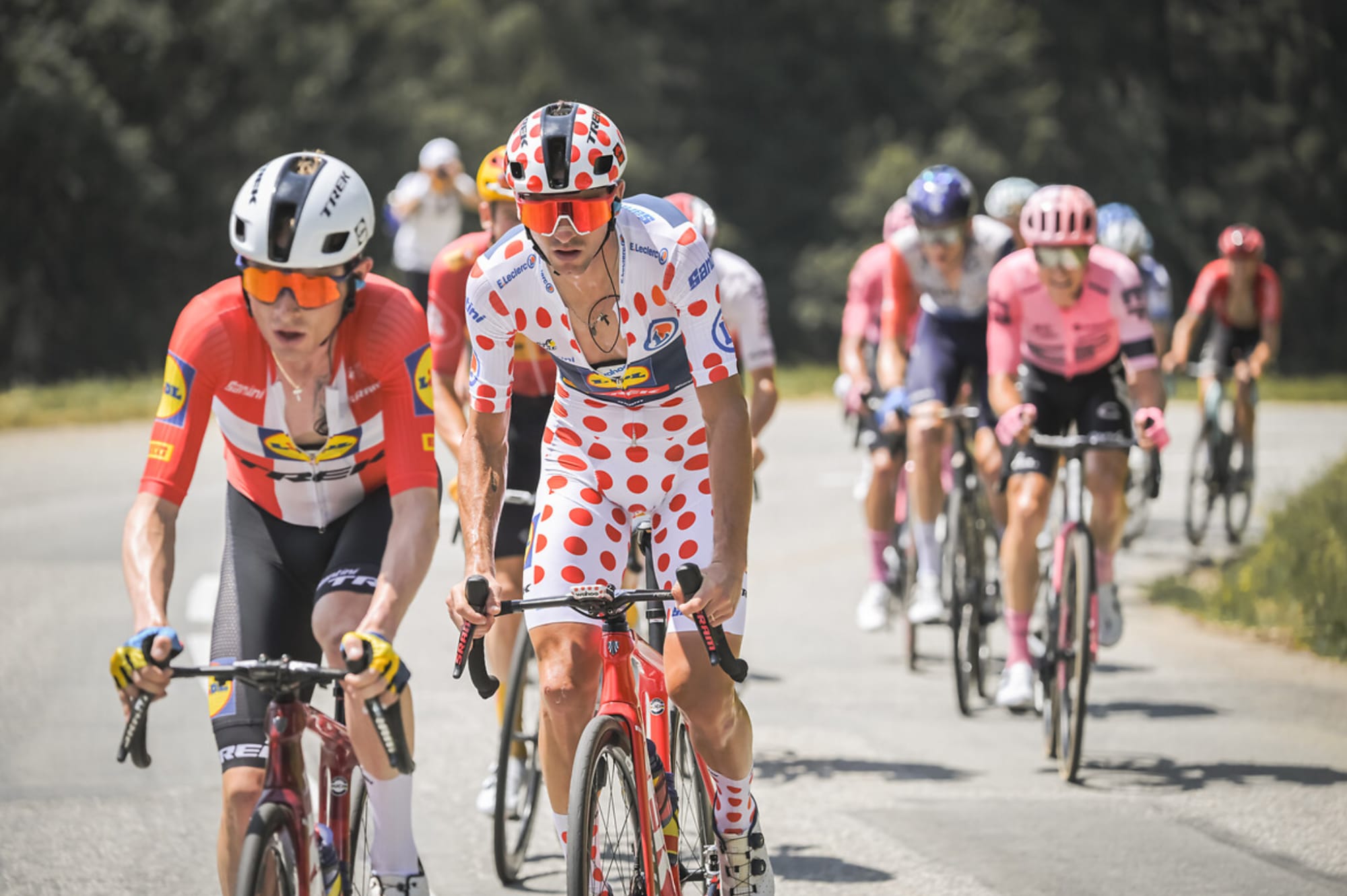 What happens when a Tour de France rider needs the toilet?