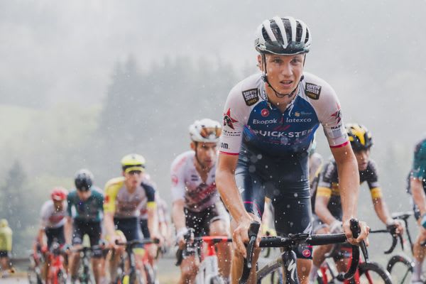 What is a lead out man (or women) in cycling?