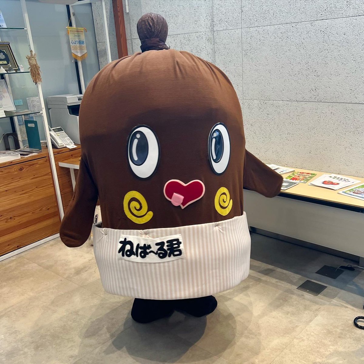 The Thin Line Between Scripted and Real - Datsuryoku News Network Episode 2 image 1