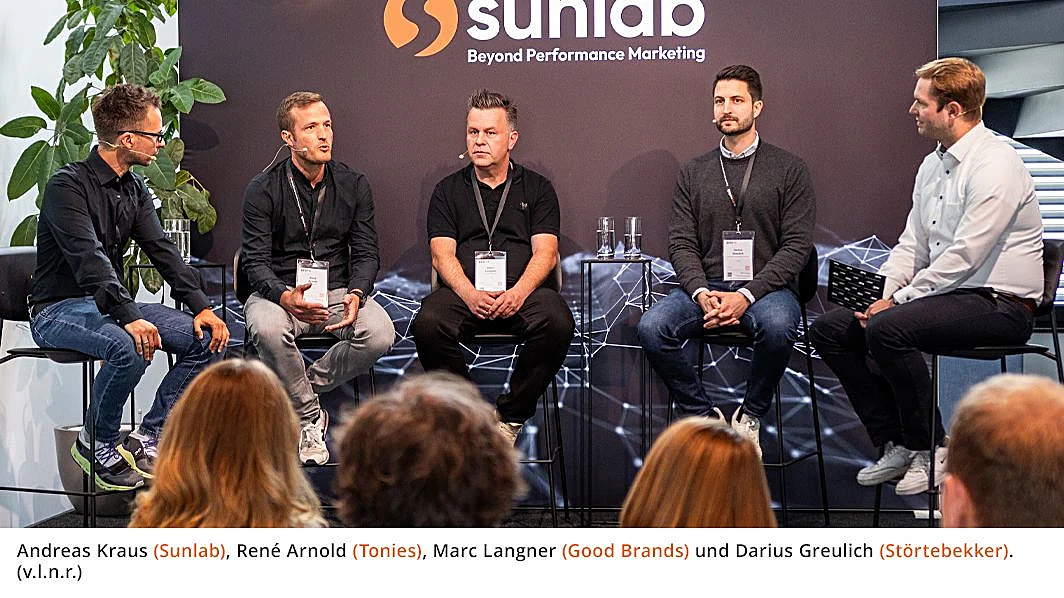 Aufnahme des E-Commerce-Panels mit Andreas Kraus (Sunlab), René Arnold (Tonies), Marc Langner (Good Brands) und Darius Greulich (Störtebekker)