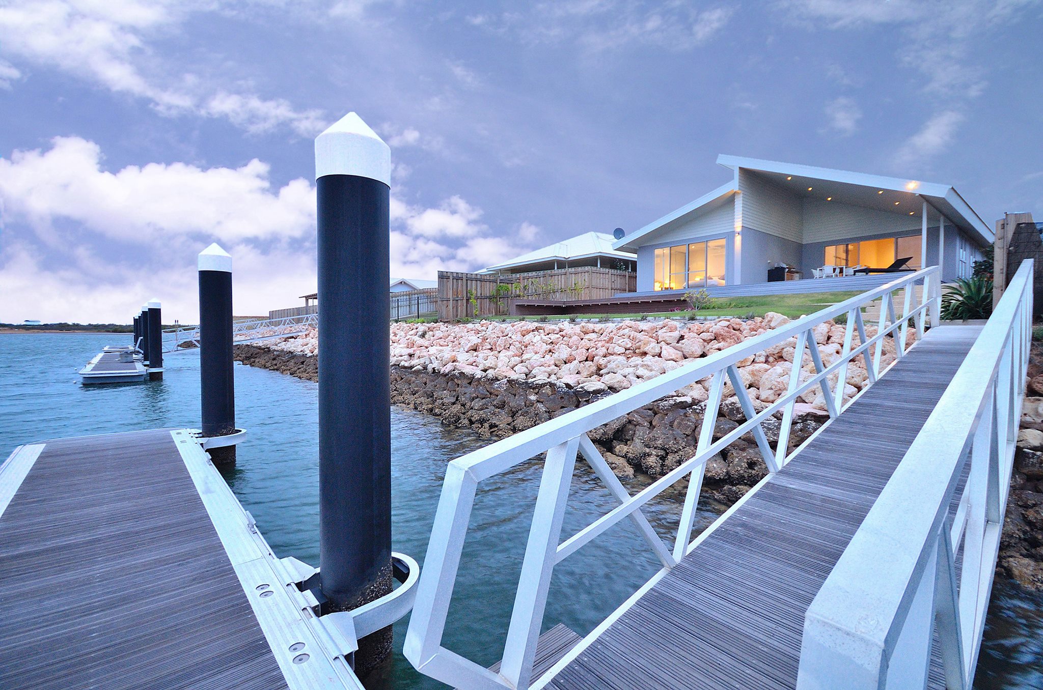 Carnarvon Luxury Holiday Canal Home
