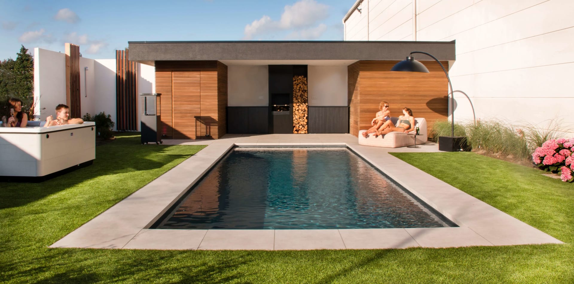 Hero background - Pool with beautiful landscaping