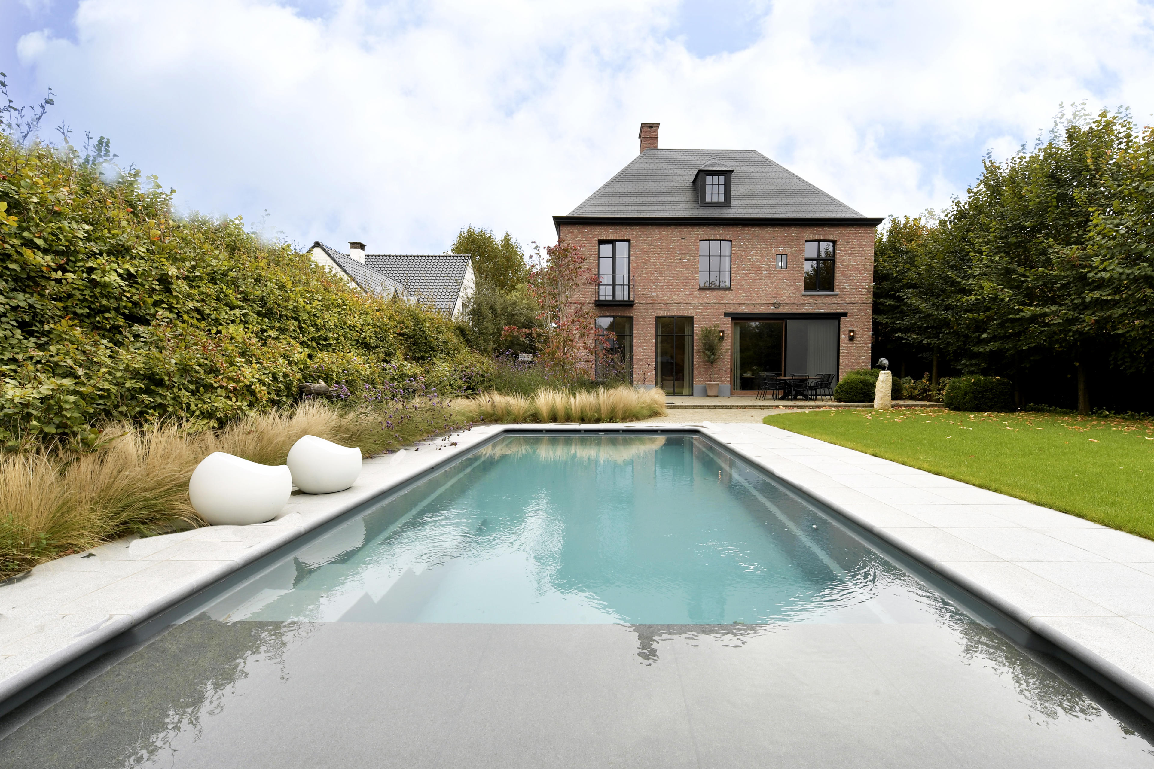 Schwimmbad-Abbildung 8