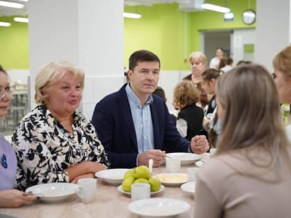 Владимир Волков проверил качество питания в школе Люберец