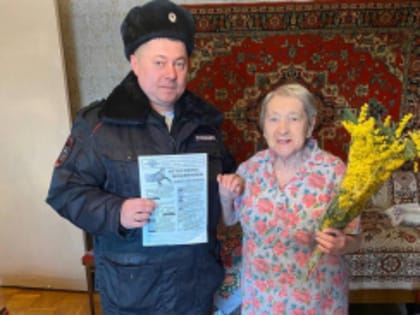 Участковые уполномоченные ОМВД России по г.о. Лобня присоединились к Всероссийской акции «8 Марта – в каждый дом»