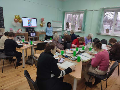 В Тучковской библиотеке прошёл урок «Красочное искусство»