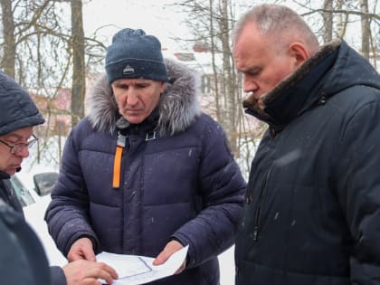 Благоустройство сквера в Совхозе обсудили на выездном совещании