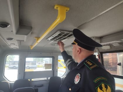 Сотрудники территориального отдела №1 Управления регионального административно-транспортного контроля Министерства транспорта и дорожной инфраструктуры Московской области и админис