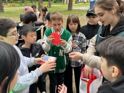 В Котельниках проходят еженедельные занятия по хоббихорсингу для юных жителей