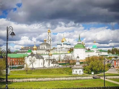 В  Белоколпской сельской библиотеке прошел познавательный урок «Небесные  защитники Отечества»