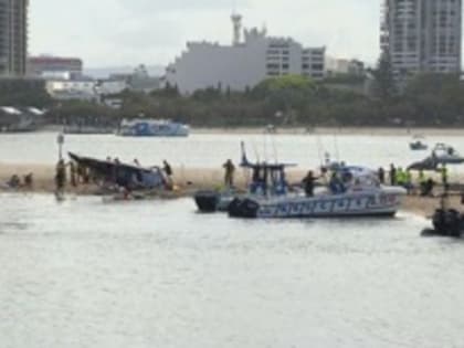 Два вертолета столкнулись над австралийским пляжем