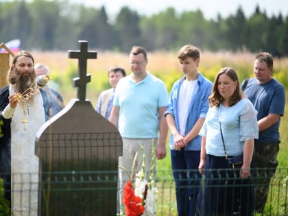 В третью годовщину со дня кончины профессора МДА Н.К. Гаврюшина на его могиле совершена панихида