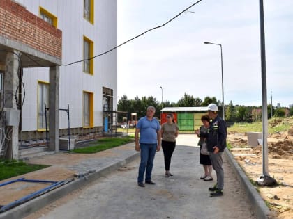 Тарас Ефимов проверил ход строительства детского сада в микрорайоне Железнодорожный