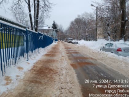 В Лобне продолжается уборка снега