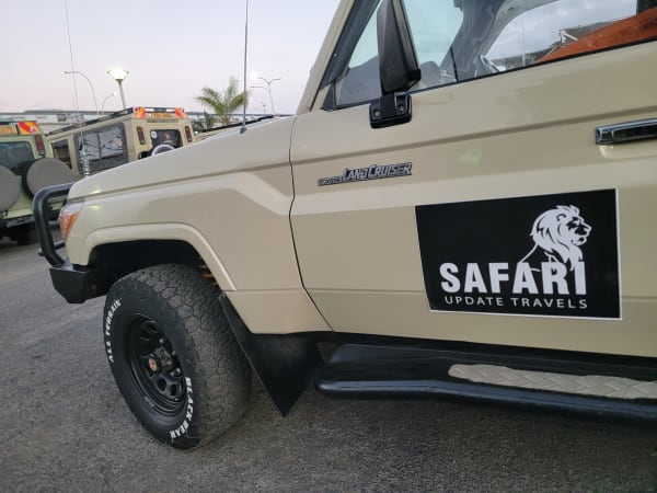 4X4 POP UP ROOF SAFARI JEEP