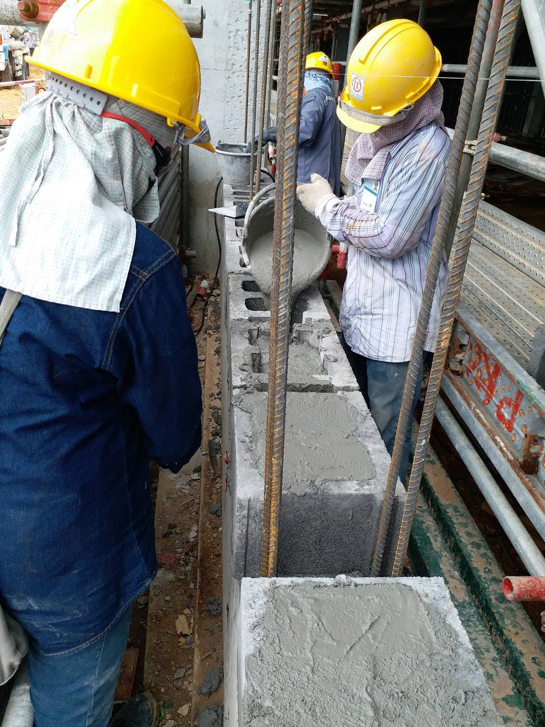 grouting-required-in-concrete-block-holes-2.gif