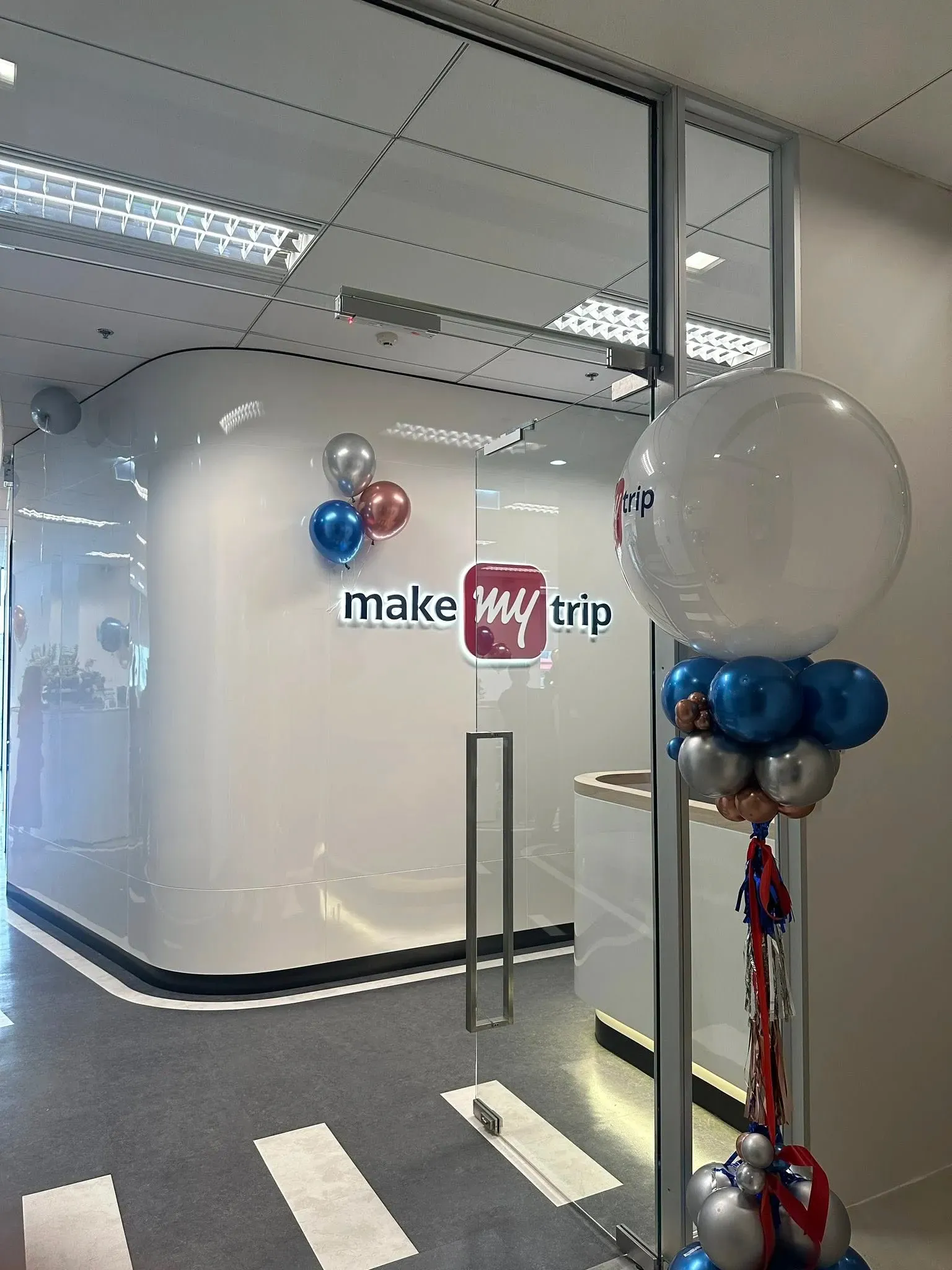 make-my-trip-office-interior-design-1.webp