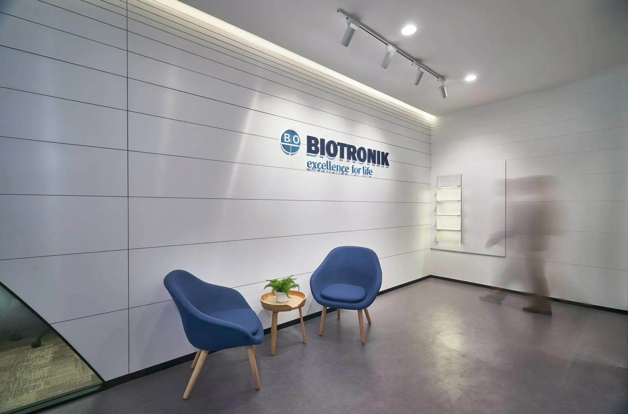 biotronik-office-interior-design-1.webp