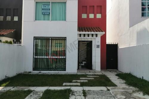 Venta de casa en el Fraccionamiento Urbano Bonanza, Metepec, Estado de México