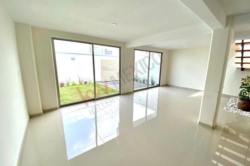 Imagen 12 de CASA EN VENTA ILUMINADA CON ACABADOS DE ALTA CALIDAD EN CONDOMINIO EN SAN MATEO