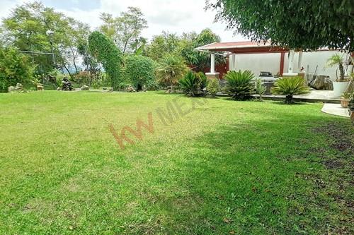 Imagen 3 de Casa en venta con hermoso jardín, en Ixtapan de la sal.