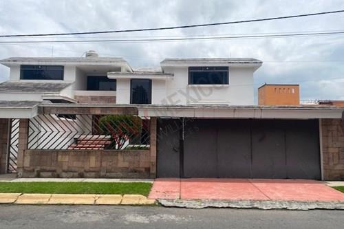 VENTA DE CASA EN METEPEC UBICADA EN LA VIRGEN FRACCIONAMIENTO EXCLUSIVO CON PARQUE E IGLESIA