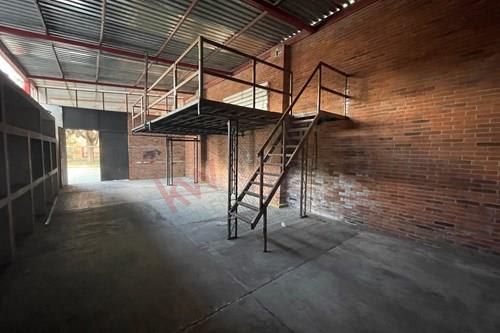 GRAN OPORTUNIDAD DE RENTA EN TOLUCA DE TERRENO CON BODEGA COMERCIAL Y ALMACEN PARA OFICINAS, BODEGAS