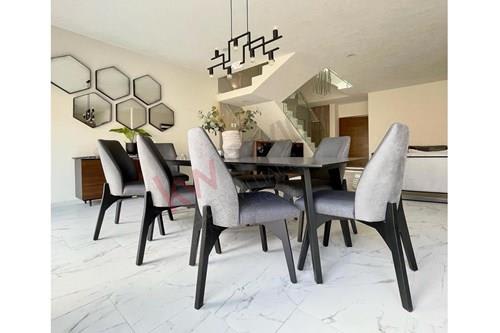 Imagen 4 de Casa en Venta en Fraccionamiento en Metepec con gran Casa Club, con alberca