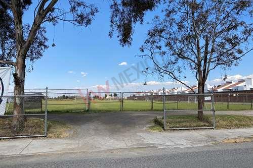Terreno en Venta para cualquier desarrollo inmobiliario en zona Exclusiva de Metepec, Estado de Méxi
