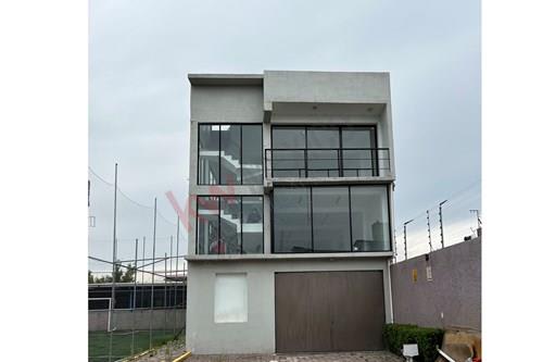 EXCELENTE EDIFICIO CON BODEGA Y CANCHA UBICADA ESTRÁTEGICAMENTE EN LÍMITES DE TOLUCA CON ZINACANTEPE