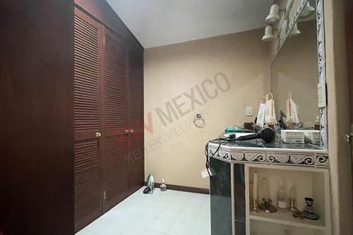 Imagen 16 de SE VENDE AMPLIA CASA RODEADA DE ÁREAS VERDES EN ZONA PRIVILEGIADA EN LA VIRGEN, METEPEC, ESTADO DE M
