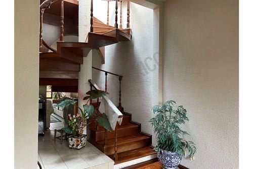 Imagen 4 de SE VENDE AMPLIA CASA RODEADA DE ÁREAS VERDES EN ZONA PRIVILEGIADA EN LA VIRGEN, METEPEC, ESTADO DE M