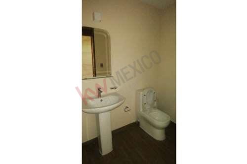 Imagen 8 de CASA EN VENTA EN METEPEC, EN EL CLUB DE GOLF SAN CARLOS, A ESTRENAR