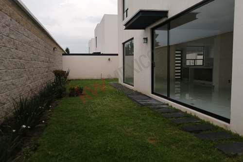 Imagen 25 de Casa en Venta Nueva, diseñada para familias modernas en Metepec, Estado de México