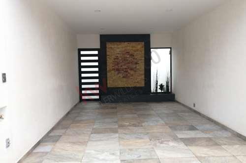Imagen 5 de CASA EN VENTA EN METEPEC, UBICADA MUY CERCA DEL CASTAÑO