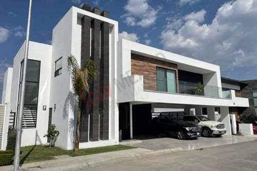 Casa nueva en Venta en conjunto urbano Hacienda San Antonio, Metepec