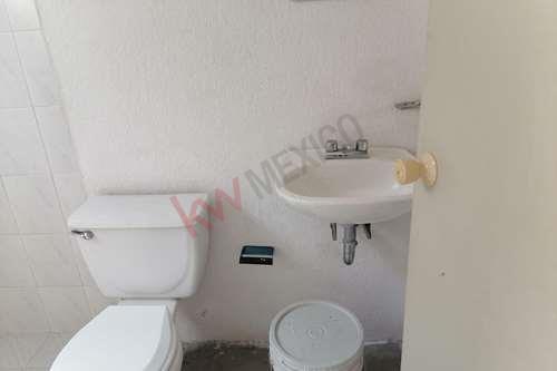 Imagen 14 de Casa en venta con estacionamiento y una recámara, a 7.5 km de la Ciudad de México