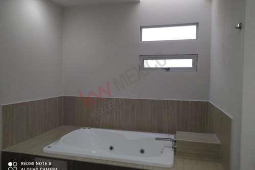 Imagen 9 de VENTA DE CASA EN RESIDENCIAL LA LOMA - JUNTO AL CLUB DE GOLF LOS ENCINOS - LERMA