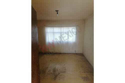 Imagen 24 de SE VENDE CASA HABITACION DE DOS NIVELES,LOCL COMERCIAL Y SALON FAMILIAR EN TOLUCA CENTRO