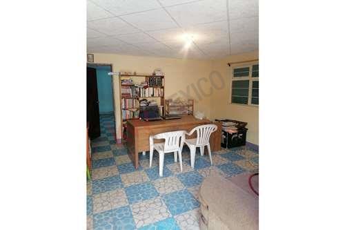 Imagen 20 de SE VENDE CASA HABITACION DE DOS NIVELES,LOCL COMERCIAL Y SALON FAMILIAR EN TOLUCA CENTRO