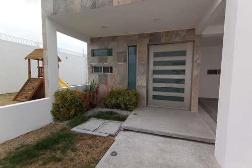 Imagen 26 de Casa nueva de 3 niveles en venta en fraccionamiento sobre Av Estado de México