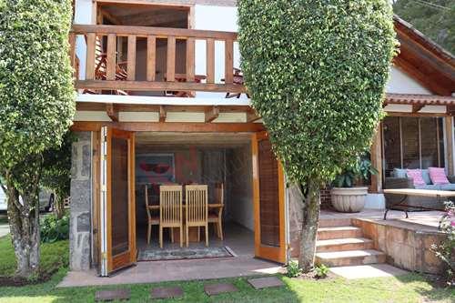 Imagen 7 de Hermosa casa en venta en Valle de Bravo, ideal para recién casados, o para familia pequeña.
