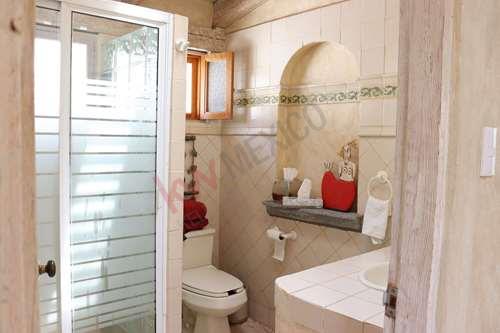 Imagen 29 de Hermosa casa en venta en Valle de Bravo, ideal para recién casados, o para familia pequeña.