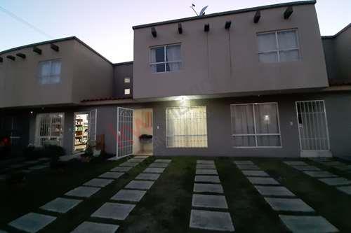 Imagen 3 de Casa en venta en fraccionamiento Villas del Bosque, Xonacatlán, un lugar seguro y acogedor