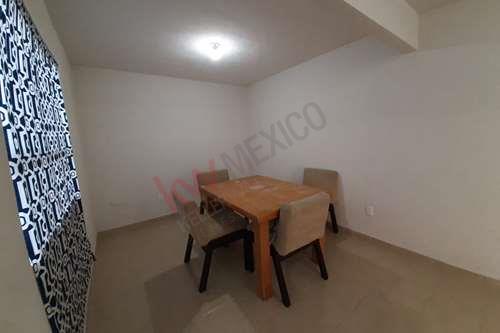 Imagen 4 de Casa en venta en fraccionamiento Villas del Bosque, Xonacatlán, un lugar seguro y acogedor